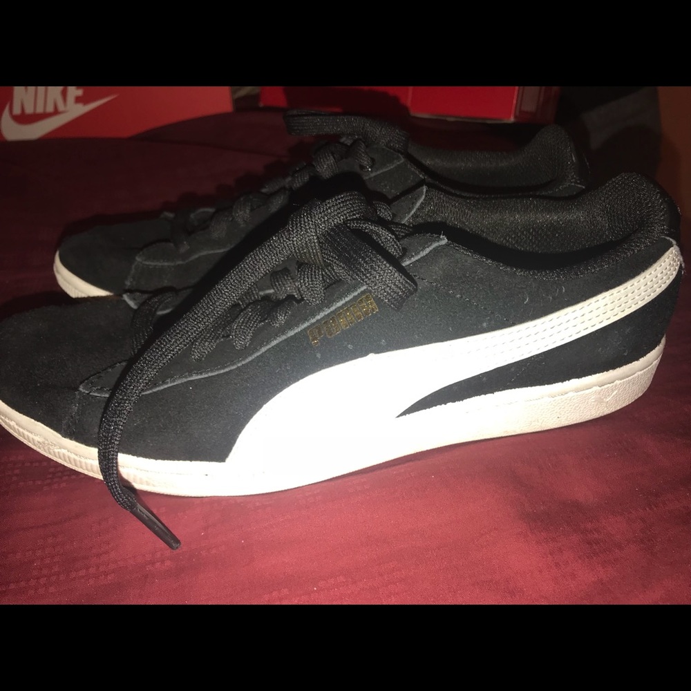 Pumas black & white